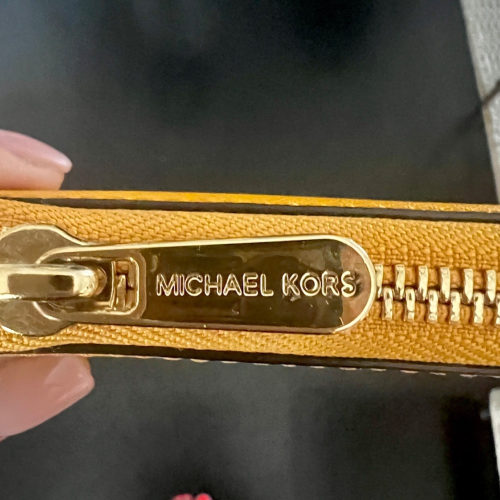 Michael Kors JetSet Wristlet Phone Case Wallet in Vintage Yellow - Picture 10 of 11